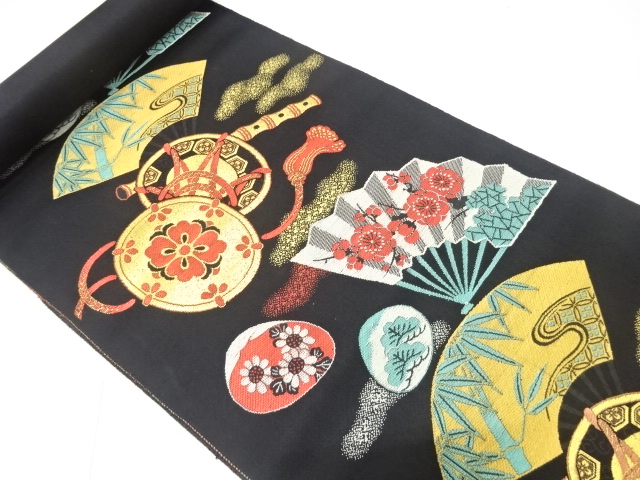 アンティーク　古楽器に扇・貝合わせ模様織り出し　名古屋帯地反物